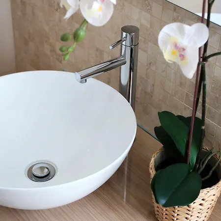 Bed and Breakfast Glass Boutique - &