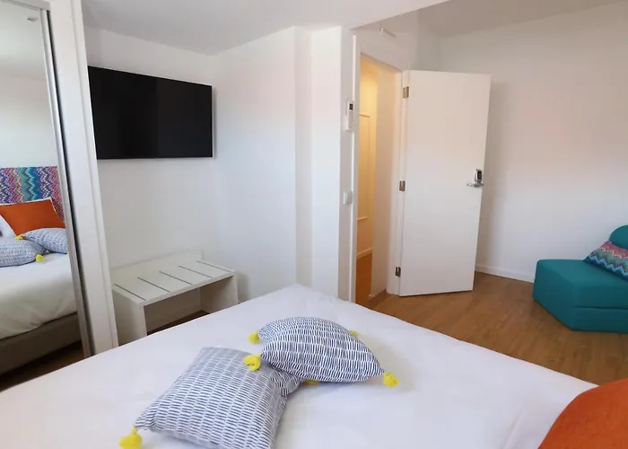 Bed & Breakfast Glass Boutique - &