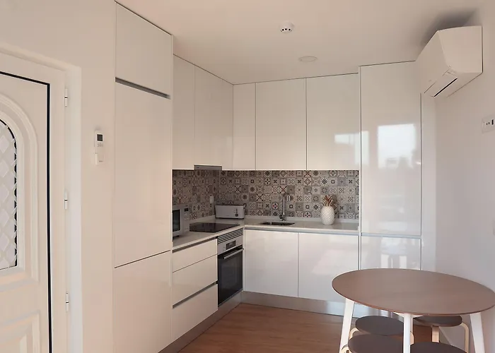 Bed & Breakfast Glass Boutique - &