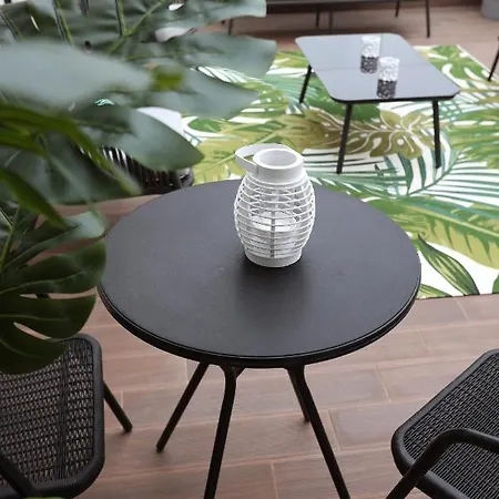 Glass Boutique - & 4*