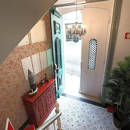 Bed & Breakfast Glass Boutique - &
