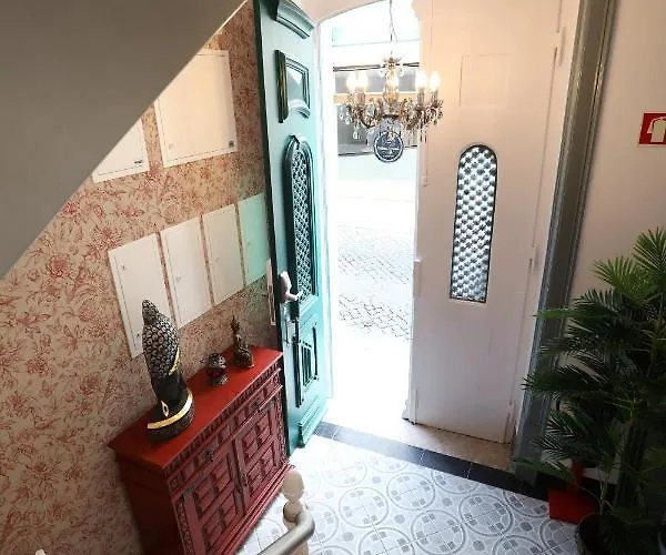 Glass Boutique - & 4*