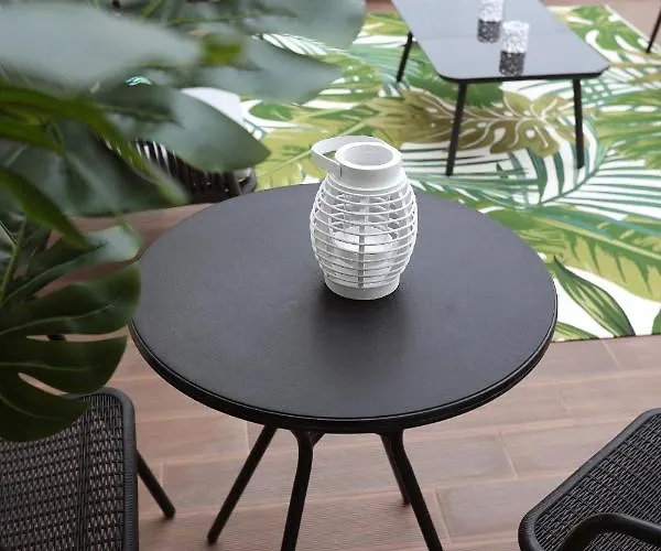 Glass Boutique - & 4*