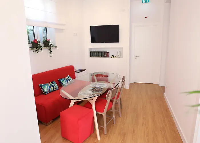 Glass Boutique - & 4*