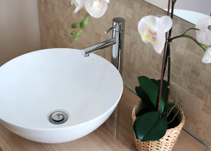 Bed & Breakfast Glass Boutique - &