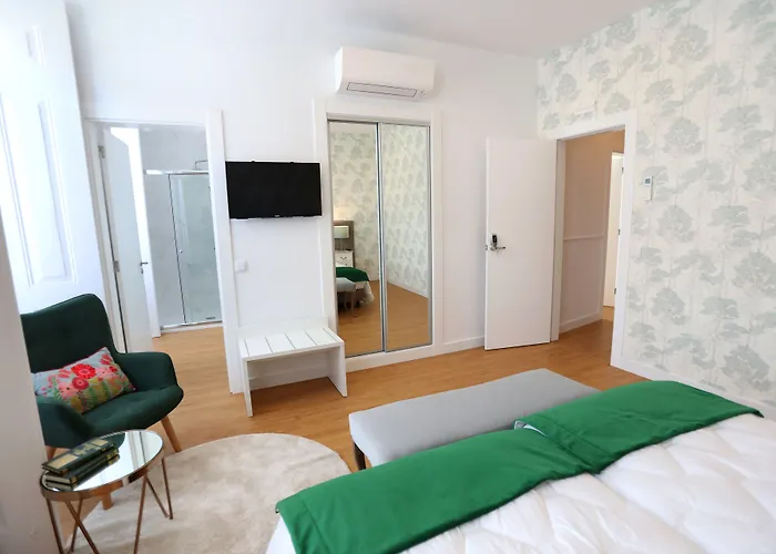 Bed & Breakfast Glass Boutique - &